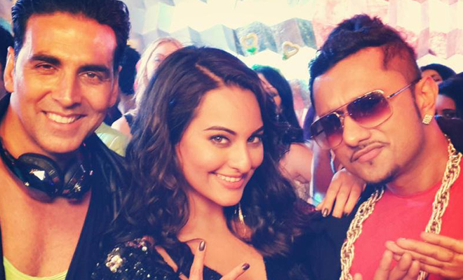 Sonakshi Sinha Knocks Akshay Kumar Off His Chair, Watch This Hilarious Video Here - RVCJ Media