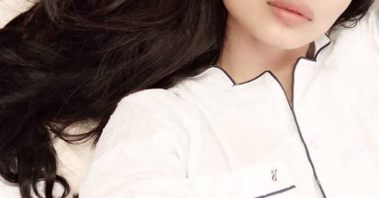 This No Makeup Selfie Of Mouni Roy Is The Definition Of Natural Beauty Rvcj Media