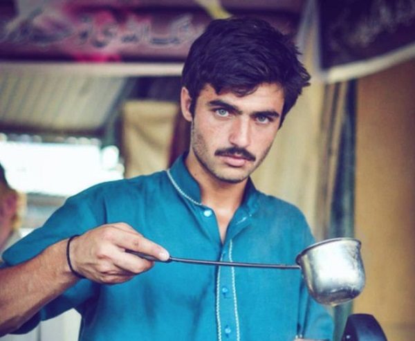 Remember Pakistani Chaiwala Who Got Modeling Contracts? Pak Media Revealed A Big Truth About Him - RVCJ Media