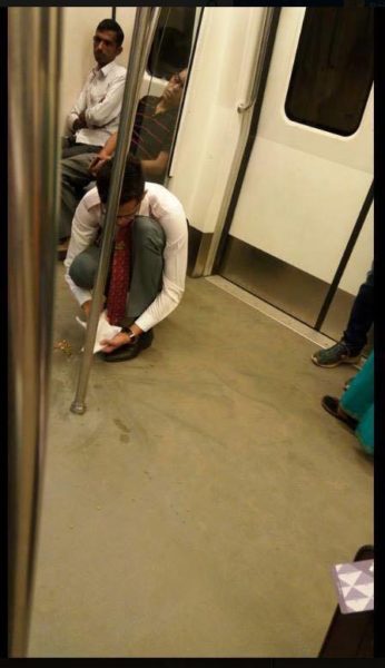 Modi Will Be Super-Happy To Know What This Guy Did In Delhi Metro After Food From Tiffin Spilled! - RVCJ Media