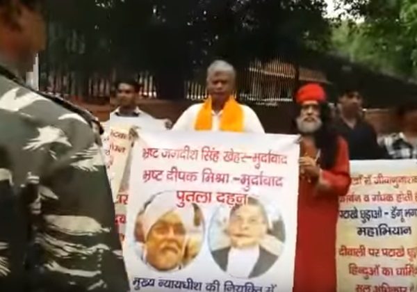 Om Swami Spoke Against SC’s Triple Talaq Verdict & Got Beaten Up By Angry Crowd Again! Watch Video - RVCJ Media