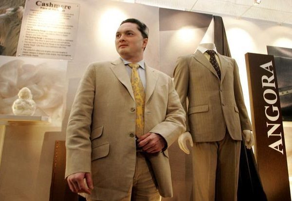 10 Facts You Didn’t Know About Gautam Singhania, The Man Who Owns Rs 12000-Crore Company! - RVCJ Media