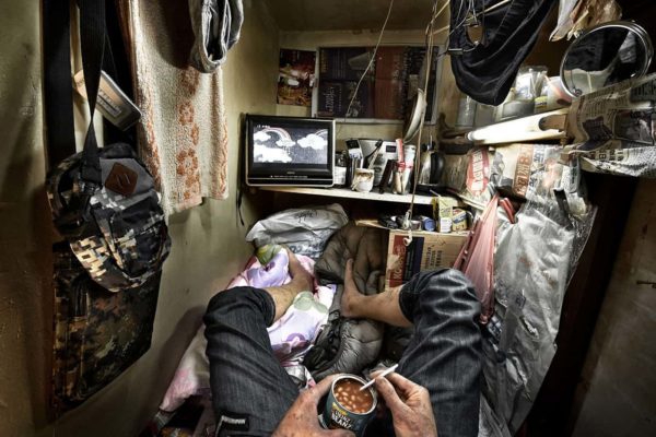 "Coffin Cubicles" In Hong-Kong Are No Less Than Death Traps! See How People Are Living! - RVCJ Media