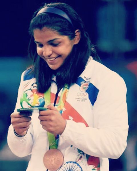 Sports Journalist Tried To Troll Sakshi Malik's RIO Medal Anniversary, Gets It Back From Twitter - RVCJ Media