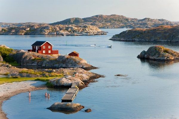 Golden Opportunity For Travelers! Entire Sweden Is Listed On Airbnb For Free! - RVCJ Media