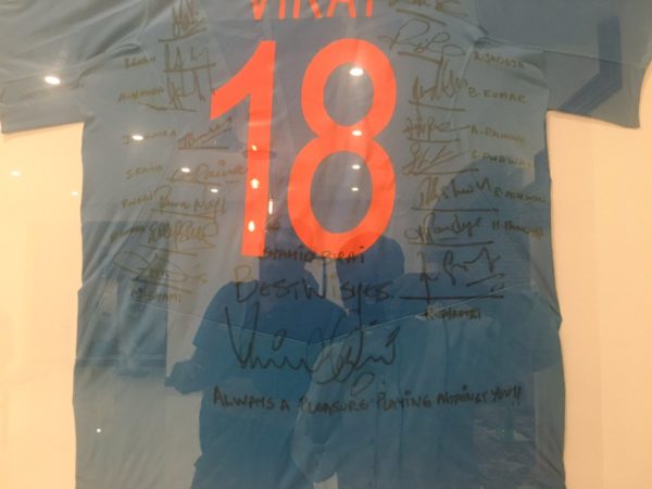 Virat Kohli Gifts A Signed Bat To Shahid Afridi's Foundation, Their Twitter Chat Is Heartwarming - RVCJ Media