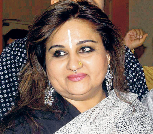 Here's How Reena Roy Looks Now! It Is A Drastic Transformation - RVCJ Media