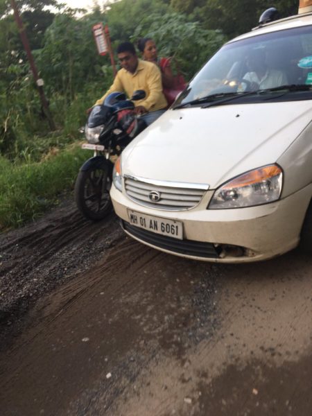 This Guy Tried To Find Who's The VIP Inside The Car With Red Beacon And Found Dogs - RVCJ Media