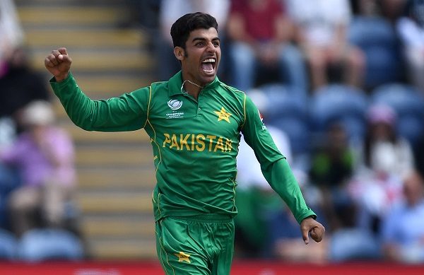 Girl Tweeted Screenshots Of Shadab Khan Flirting With Her. Here's The Truth - RVCJ Media