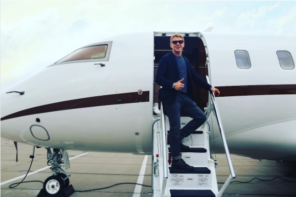 Can’t Afford A Private Jet? This Company Gives Them On Rent For Lavish Instagram Posts - RVCJ Media