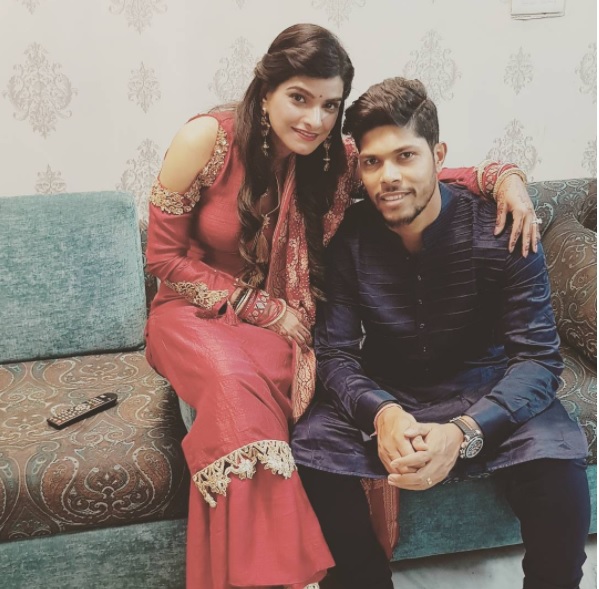 During IPL Match, Umesh Fell In Love With A Girl Sitting In Stadium. Read Their Cute Love Story - RVCJ Media