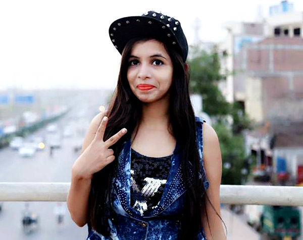 Dhinchak Pooja’s New Song In Bigg Boss House Is Out. Twitter Once Again Trolled Her - RVCJ Media