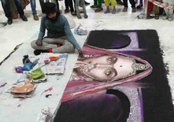 Deepika Padukone Reacts To Ruining Padmavati Rangoli. Tweets Show How Angry She Is - RVCJ Media