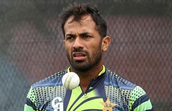 Wahab Riaz Took 5 Long Minutes To Deliver One Ball. Reaction Of Coach & Twitter Is Hilarious - RVCJ Media