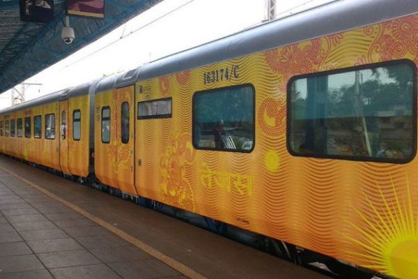 24 Tejas Express Passengers Hospitalized After Eating Breakfast Supplied By Pantry, 3 In ICU - RVCJ Media