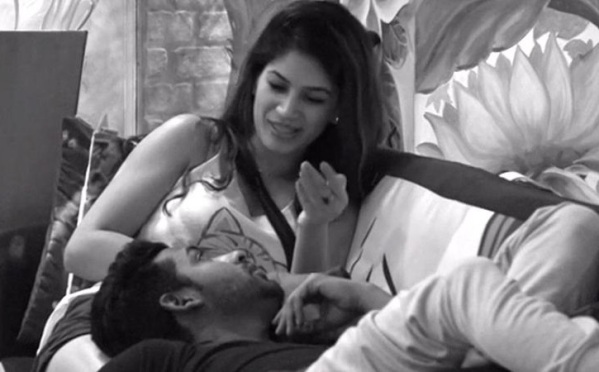 Puneesh Asks Bandgi To Unbutton Clothes & She Agrees. Bigg Boss 11 Hit A New Low - RVCJ Media