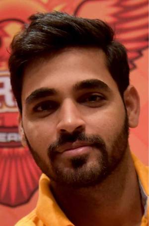 Journalist Asked Bhuvi About Dhoni's Slow Performance. He Gave Mouth-Shutting Reply - RVCJ Media