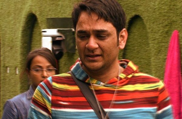 BB11: Luv Broke Rule & Injured Vikas’ Hand During Luxury Budget Task. Will He Be Punished? - RVCJ Media