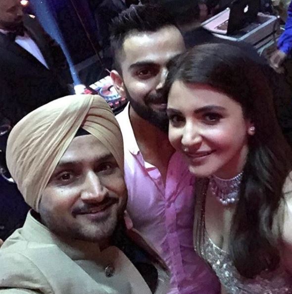 Bhajji Enjoyed A Lot In Virushka's Wedding. Shares Dance Video With SRK & Gave Them Nicknames - RVCJ Media