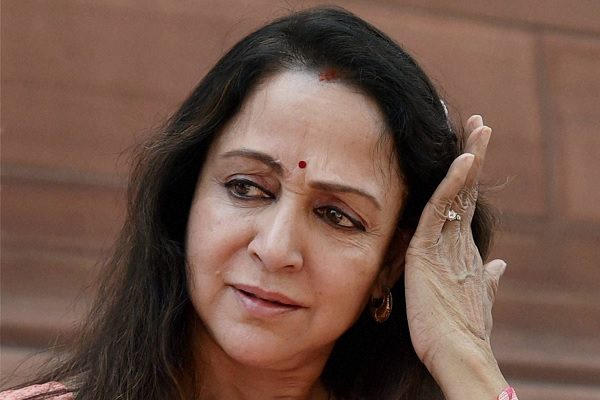 Reporter Asked Hema Malini To Comment On Kamala Mill Fire. Her Reply Made Twitter Angry - RVCJ Media