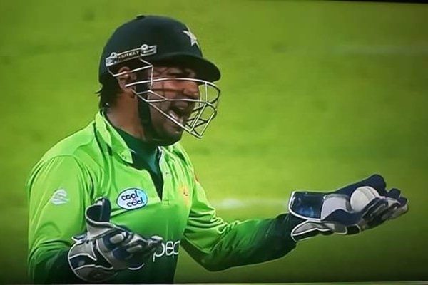 Angry Sarfraz Ahmed Said “F**K Off” To New Zealand Player In Front Of Umpire. See The Video - RVCJ Media