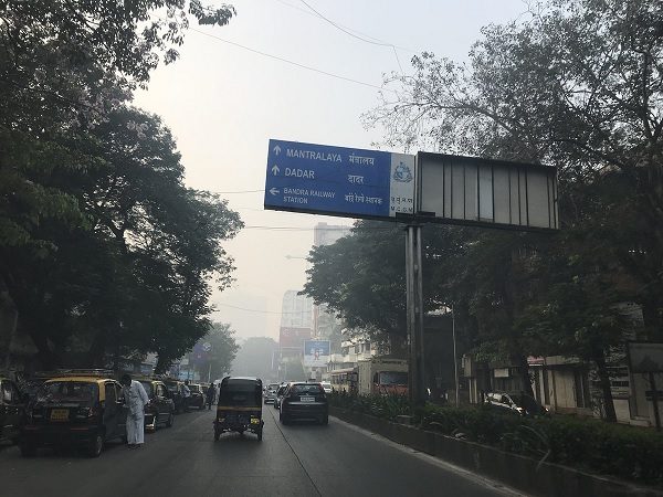 Raveena Tandon Tweeted On Mumbai Smog & Haters Tried To Troll Her. She Gave Them Kickass Reply - RVCJ Media