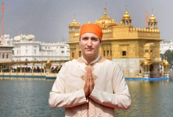 Canadian PM Justin Trudeau Visited Golden Temple & Made Chapatis. Internet Trolled Him - RVCJ Media