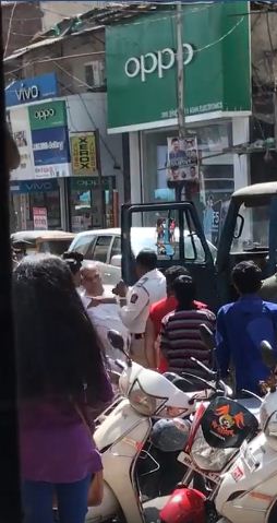 Traffic Police Slapped Senior Citizen. Video Will Make You Very Very Angry - RVCJ Media