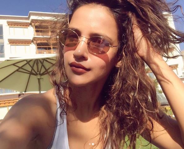 10 Photos Of Aisha Sharma That Will Make You Forget Priya Prakash. She Is All Set For Bollywood - RVCJ Media