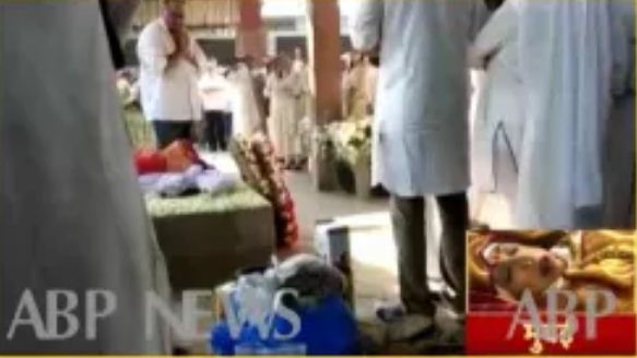 First Pics Of Sridevi's Last Rites In Crematorium Are Out. Boney Is Performing Rituals - RVCJ Media