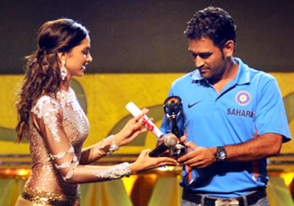 Deepika Padukone And MS Dhoni Shake A Leg Together In This Video And It Will Make Your Day - RVCJ Media