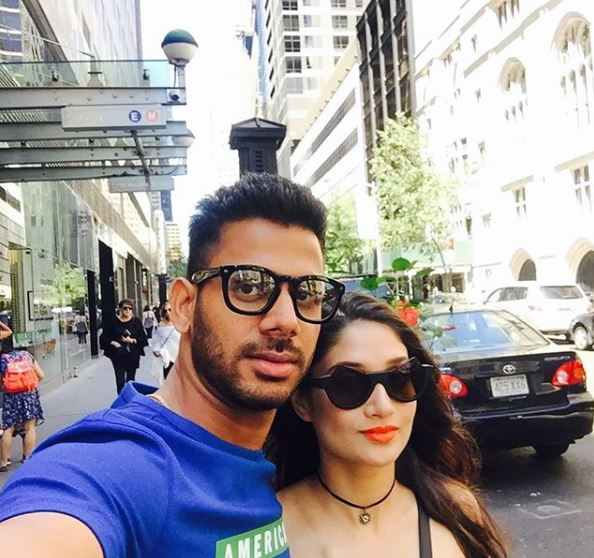 Manoj Tiwary And His Wife Make A Stunning Pair And These Pictures Are Proof - RVCJ Media