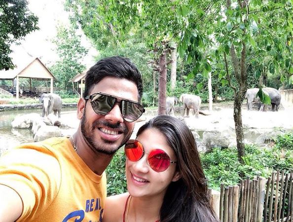 Manoj Tiwary And His Wife Make A Stunning Pair And These Pictures Are Proof - RVCJ Media