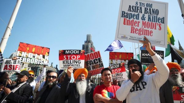 Indian Flag Torn Down By Mob And Misbehaved With Female Journalist During Modi's UK Visit - RVCJ Media