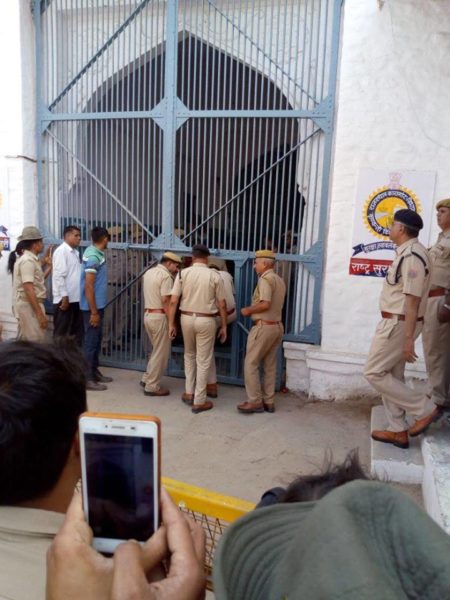 First Pics Of Salman Going To Jail Are Out. Salman Fans Will Cry Seeing Them - RVCJ Media