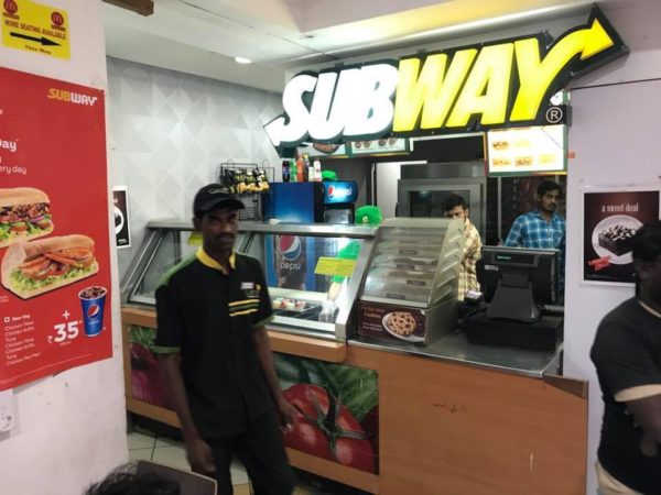 Live Cockroach Found In Customer's Drink At Subway. Restaurant Closed After It Was Raided - RVCJ Media