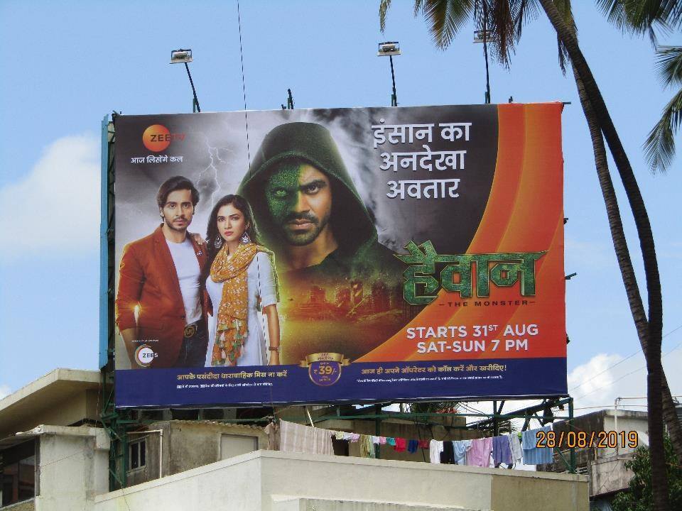 We Finally Know The Truth Behind The Weird ‘Aa Raha Hoon Main’ Billboards - RVCJ Media