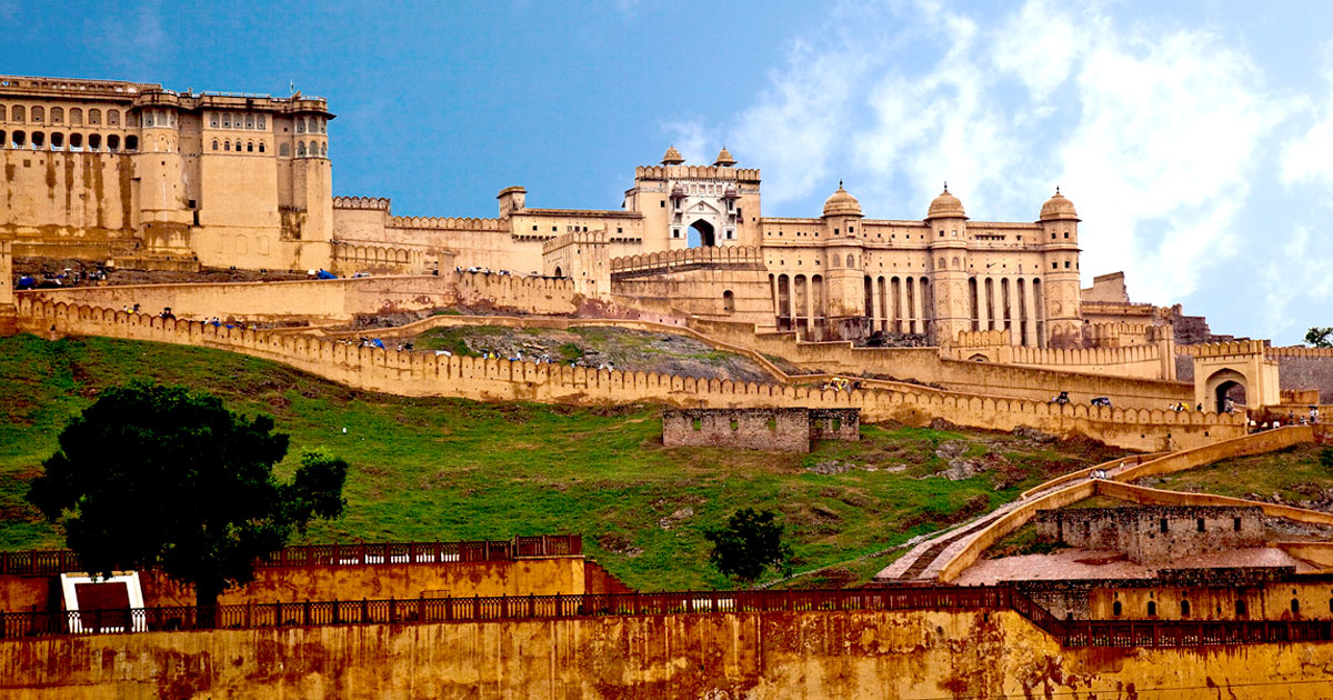 Top 10 Must-Visit Forts and Palaces in Rajasthan