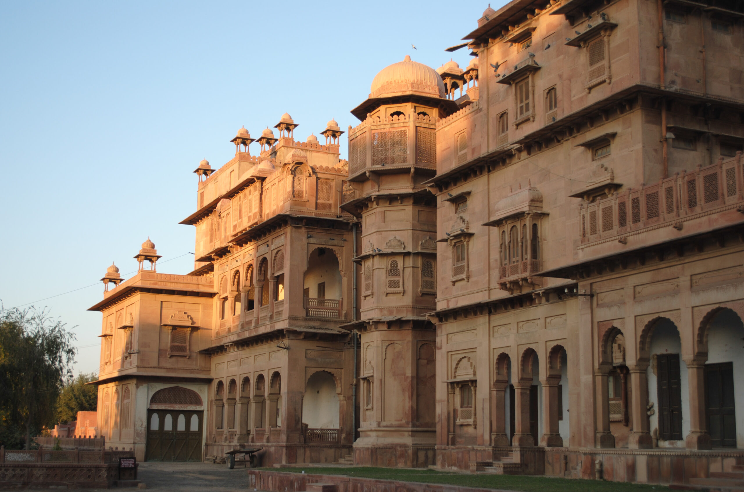 Top 10 Must-Visit Forts and Palaces in Rajasthan