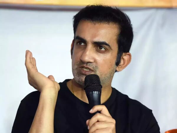 Gautam Gambhir Reveals Why He Showed Middle Finger To Crowd & It Was Not For Kohli & Dhoni - RVCJ Media