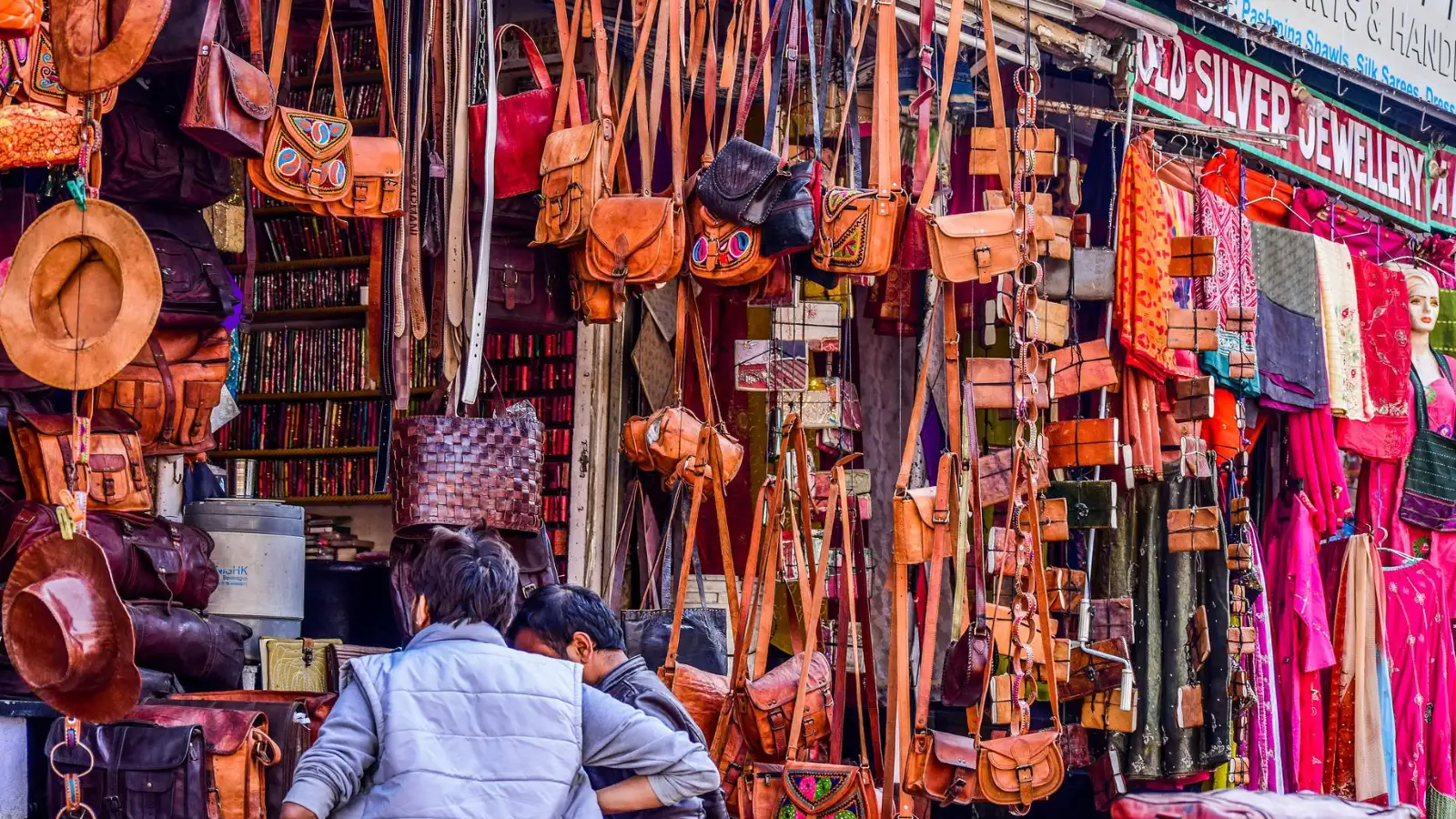 5 Most Popular Shopping Streets in India