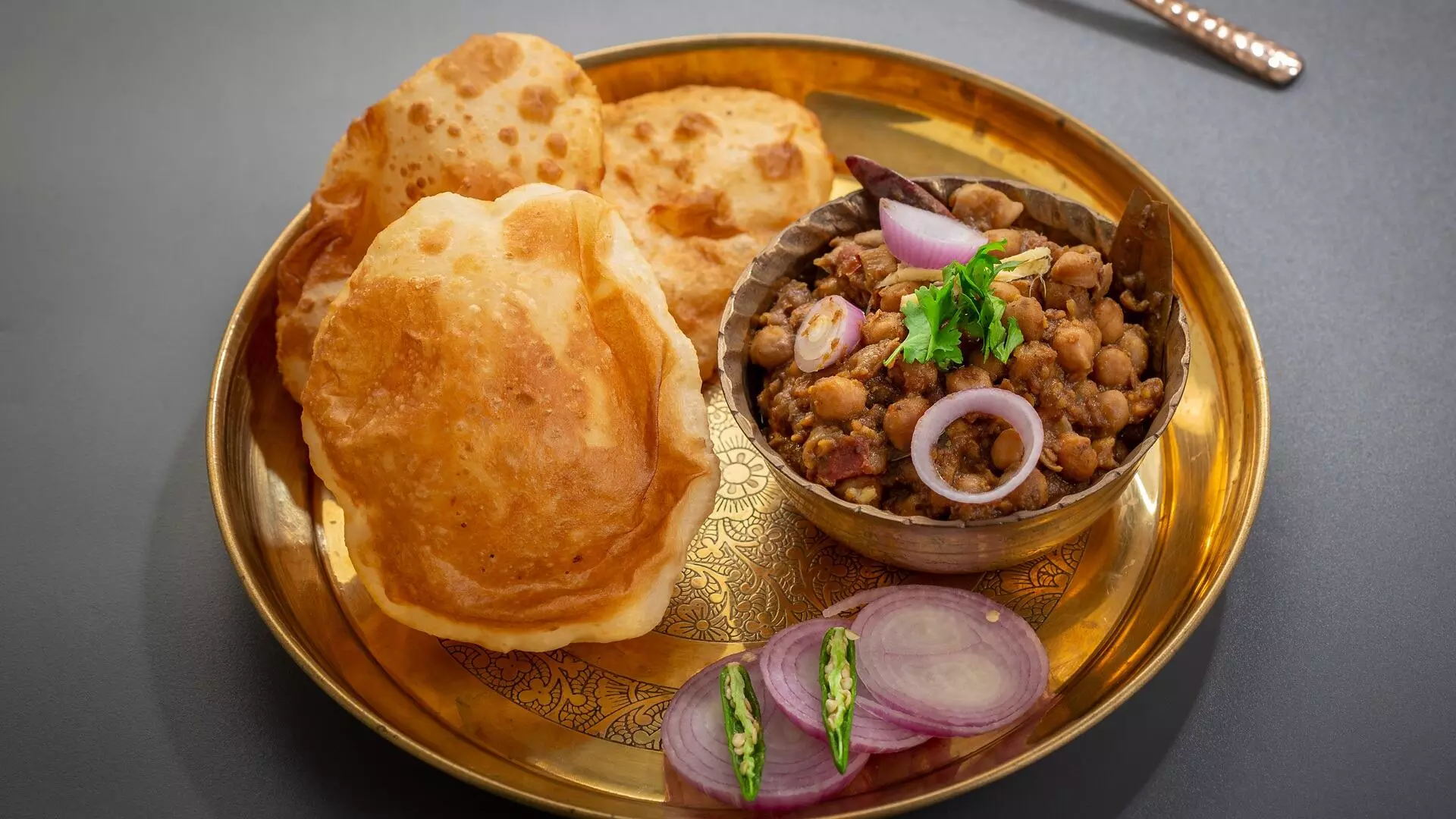 A Food Lover's Guide: 7 Delectable Dishes to Try in Delhi