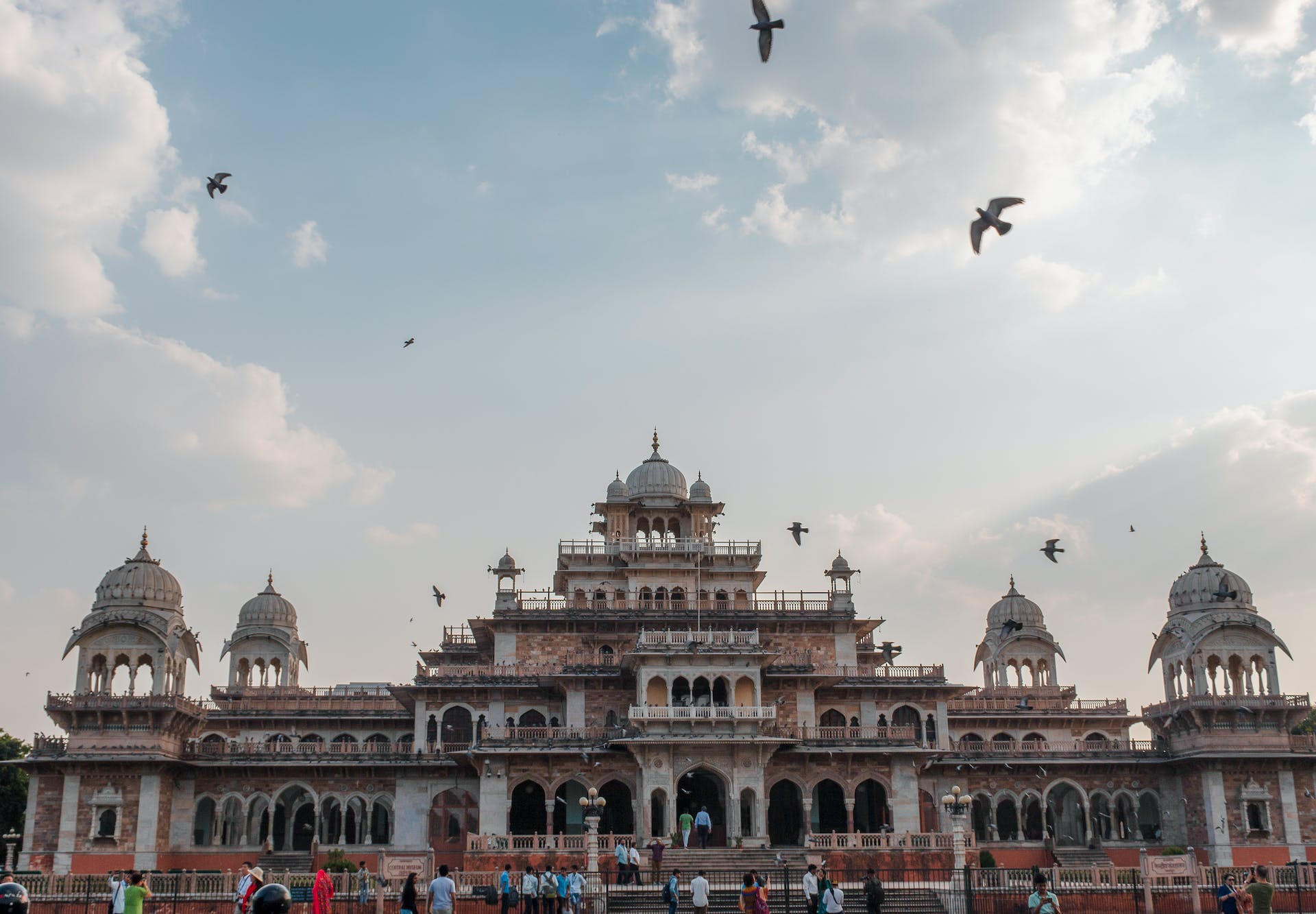 Urban Hustle-Bustle: 6 Most Busy Cities To Visit in India