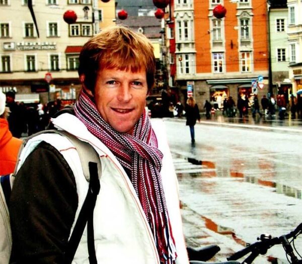 Jonty Rhodes Gave An Apt Reply To Troller Who Slammed Him For Not Sharing Food With Driver - RVCJ Media