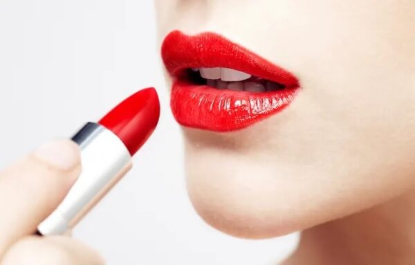 Mumbai Doctor Duped Of Rs 1 Lakh After Purchasing Rs 300 Lipstick Online - RVCJ Media