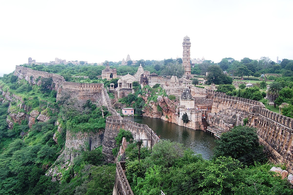 Historical Legacy and Grandeur: 6 Best Historical Forts to Visit in India