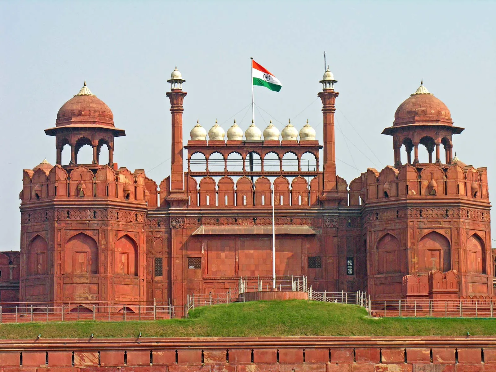 Historical Legacy and Grandeur: 6 Best Historical Forts to Visit in India