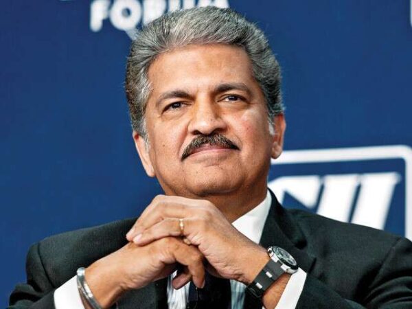 “Wait… Whaat??” Man’s Impeccable Driving Skills On A Narrow Road Left Anand Mahindra Shocked - RVCJ Media