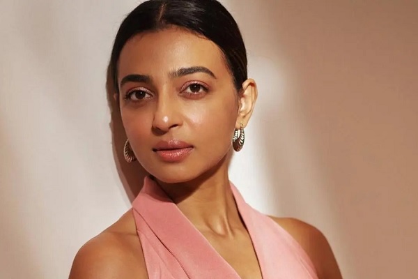 Radhika Apte Shares Post On How Airlines Locked Passengers In Aerobridge Without Water & Loo - RVCJ Media