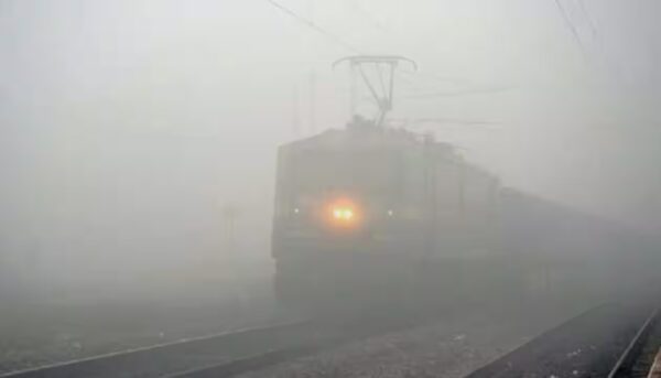 People Cook Food On Railway Tracks In Mumbai, Indian Railways Reacts After Video Goes Viral - RVCJ Media